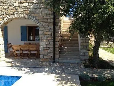 Steinhaus Mit Pool Bei Grosznjan